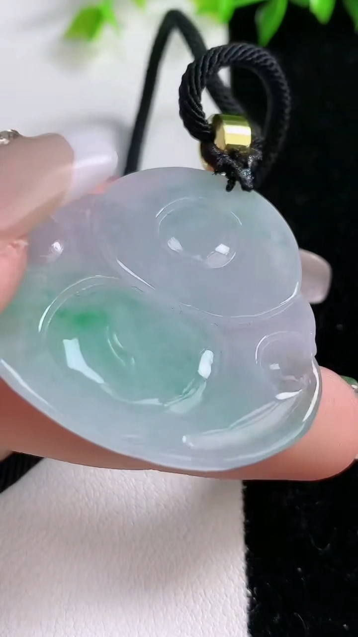 天然A货翡翠佛公吊坠，尺寸37.5-38.6-6.6，重:15.11g
3月15日