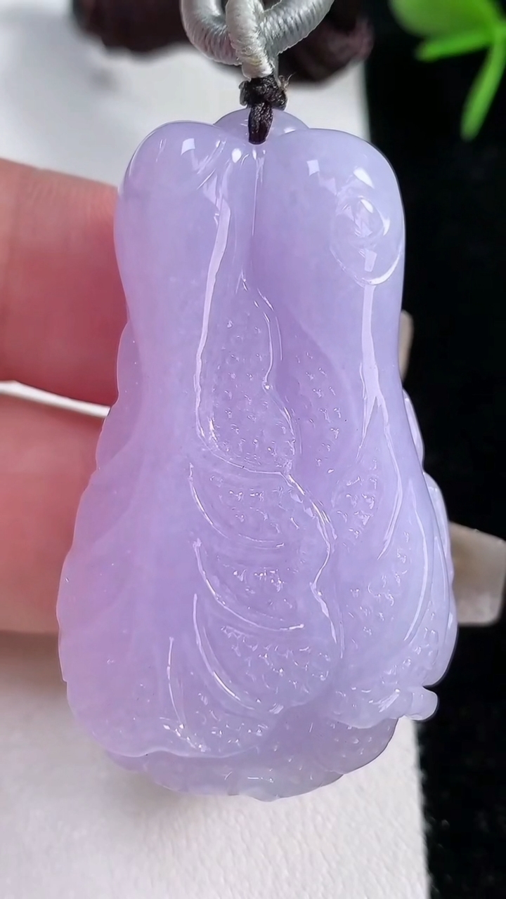 天然A货翡翠冰种紫罗兰白菜吊坠，尺寸47-27-13，重量:35.50g
3月15日