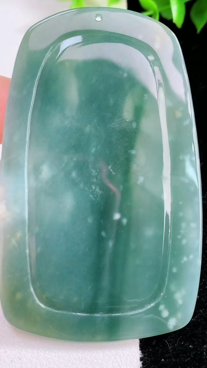 天然A货翡翠蓝水大势至菩萨吊坠，尺寸76.3-42-6.9，重:43.45g
3月15日