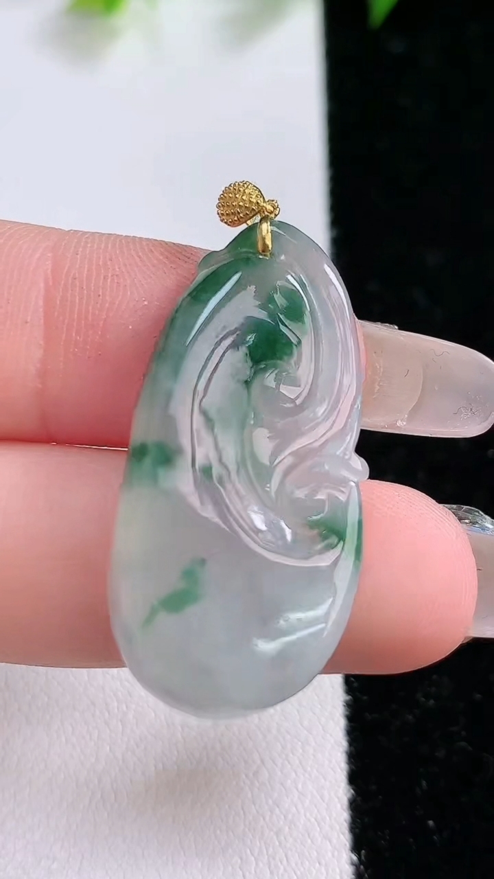 天然A货翡翠种飘花如意吊坠，尺寸33-16-5.2，重:4.77g
3月15日