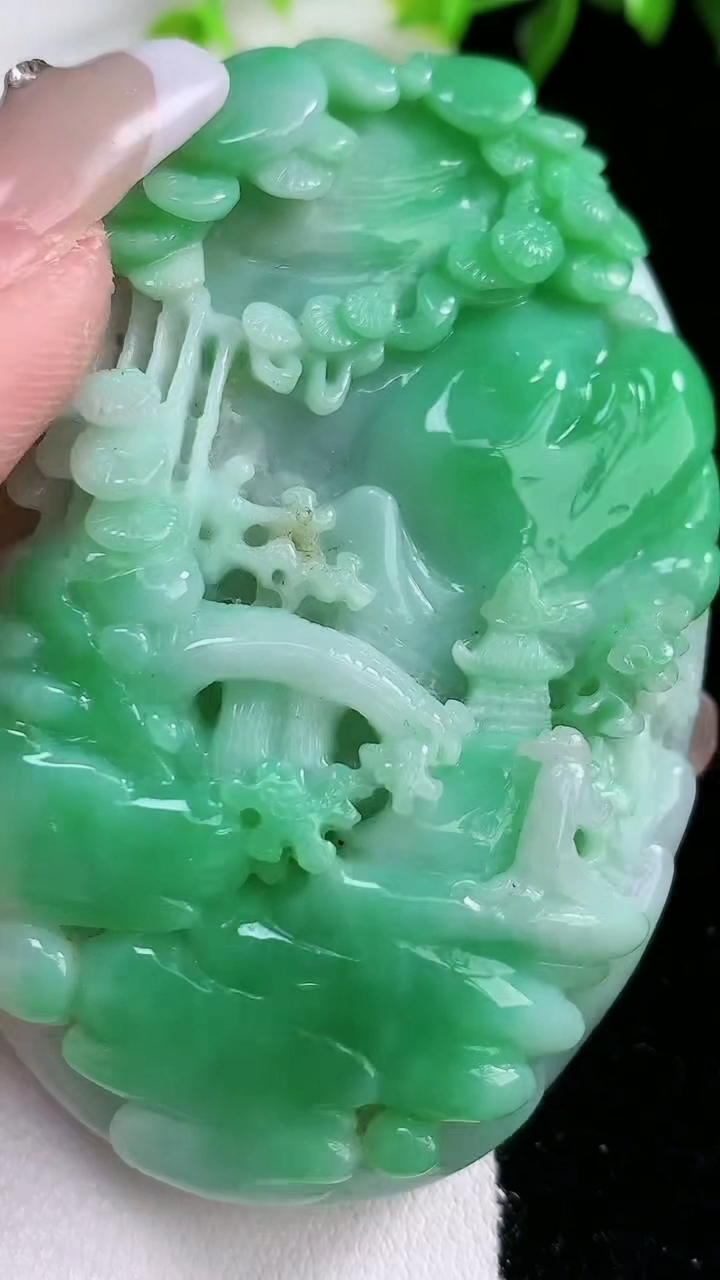 天然A货翡翠山水吊坠，尺寸 69.5-45-17，重:99.10g
3月15日