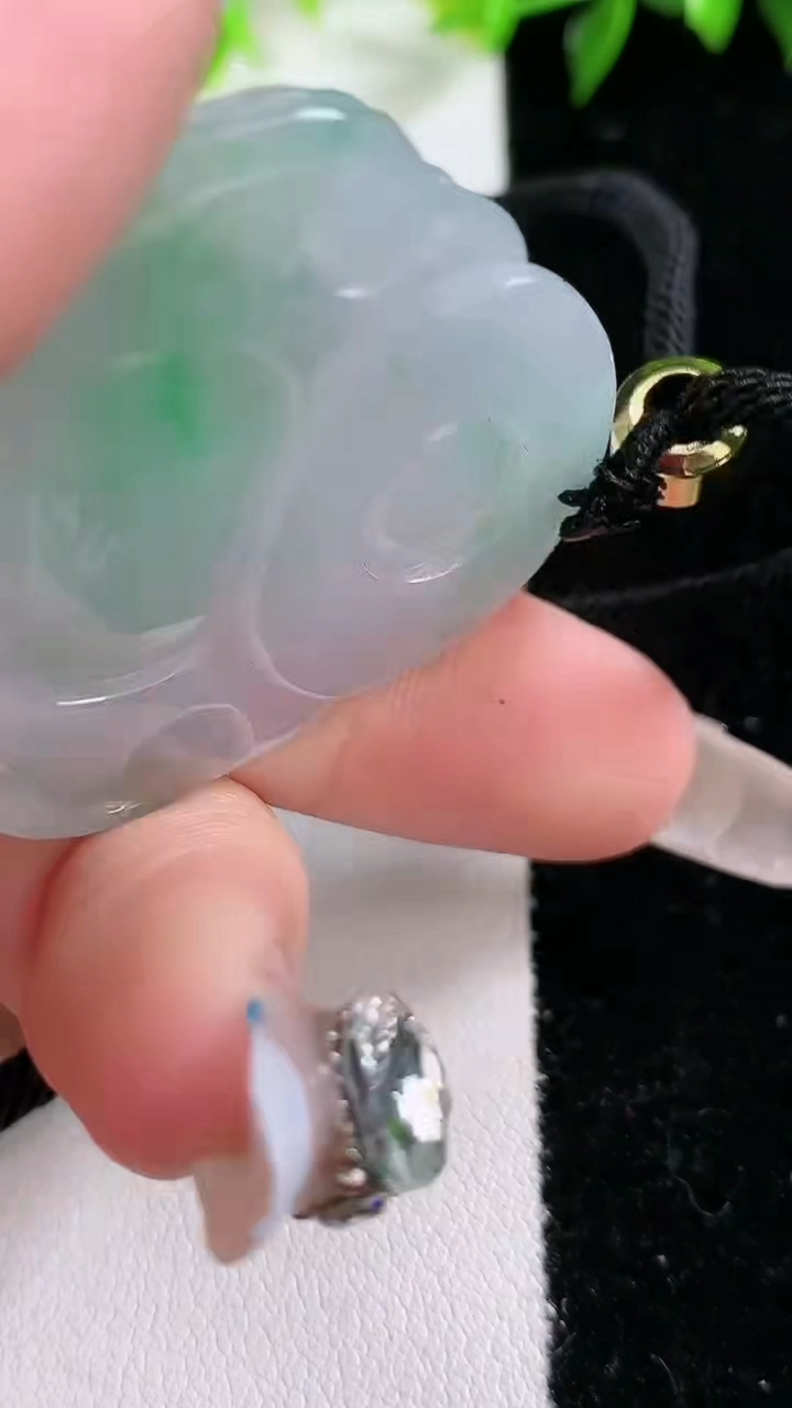 天然A货翡翠佛公吊坠，尺寸37.5-38.6-6.6，重:15.11g
3月15日