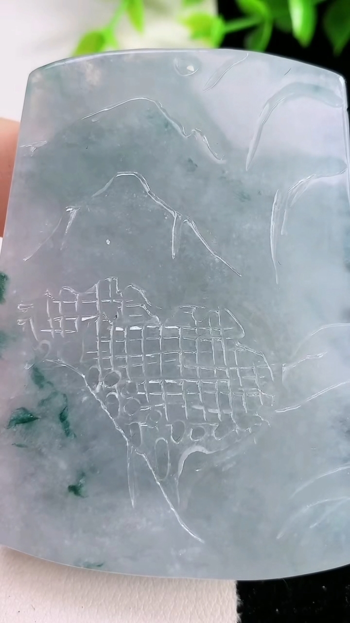 天然A货翡翠牌吊坠，尺寸64-49-14，重:94.81g
3月15日