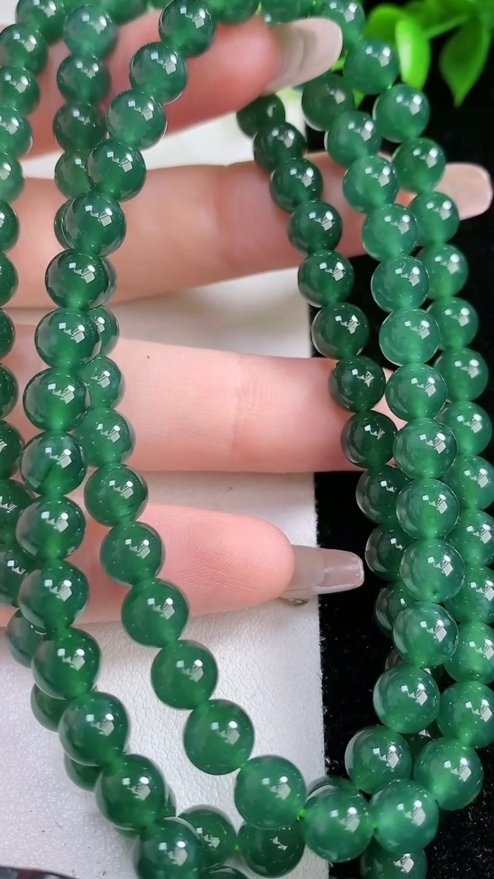 天然A货翡翠蓝水圆珠项链，尺寸6.6-108颗，重:56.96g
3月15日