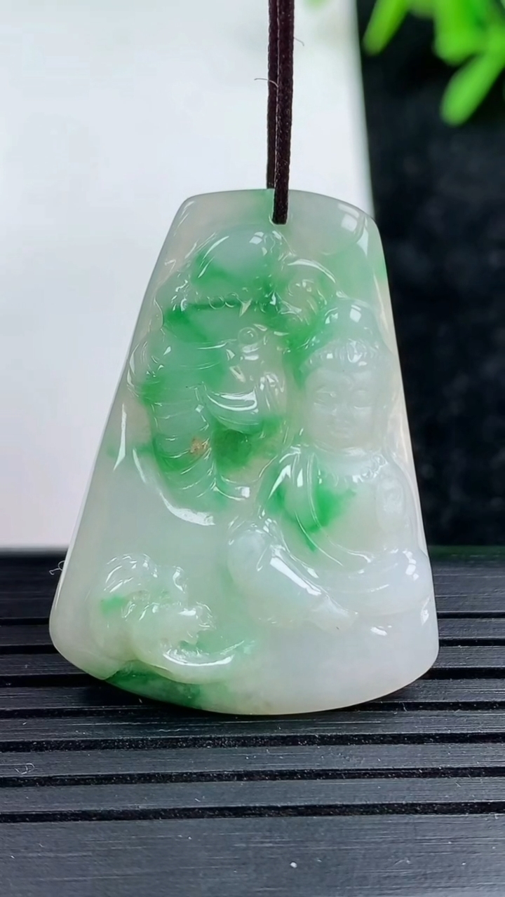 天然A货翡翠普贤菩萨吊坠尺寸33.6-24.9-4.3重量:6.83g
3月15日