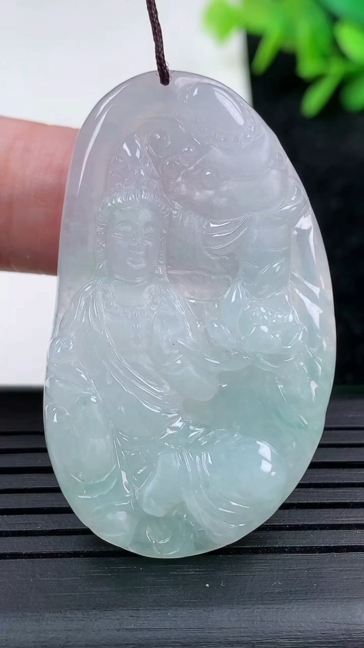 天然A货翡翠飘花普贤菩萨吊坠尺寸46.9-28-5重量:13.08g
3月15日