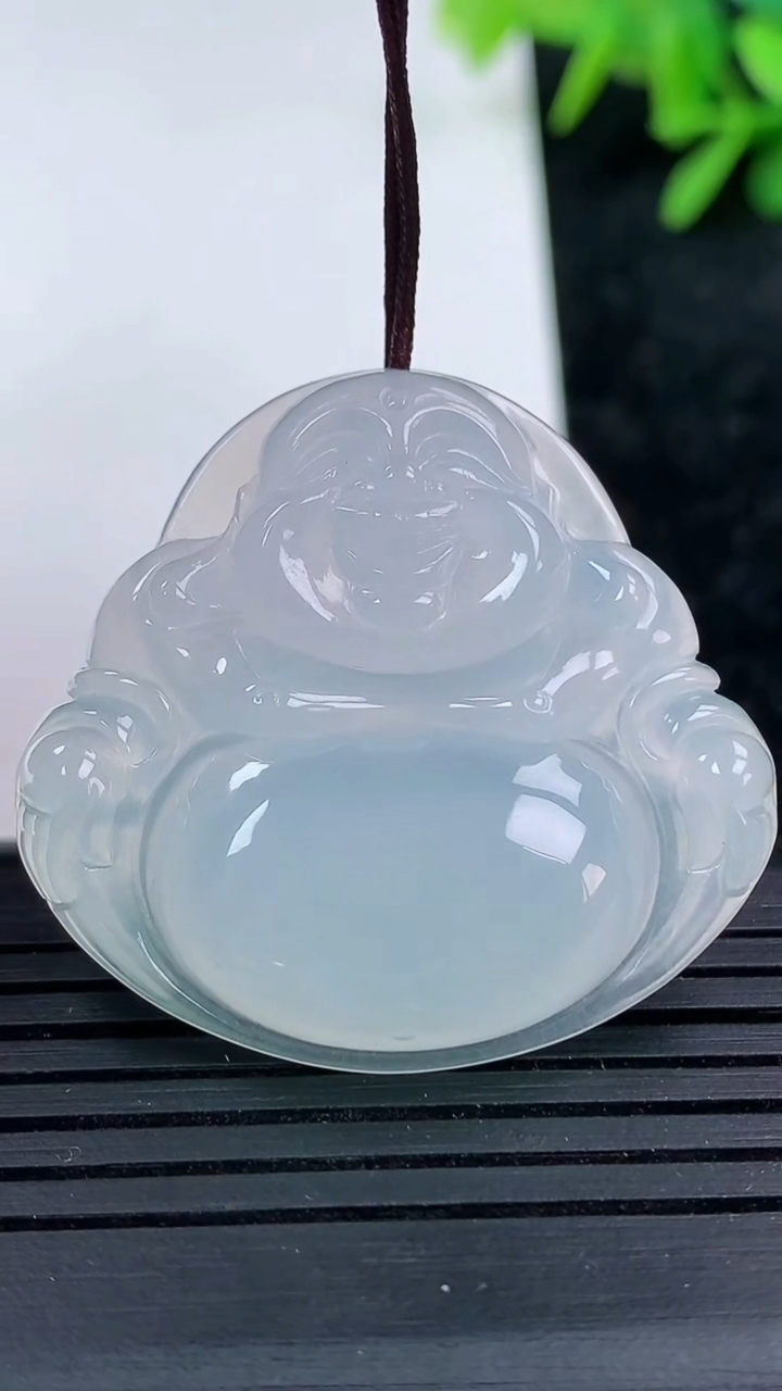 天然A货翡翠佛公吊坠尺寸33.1-35.5-6.1重量:11.14g
3月15日