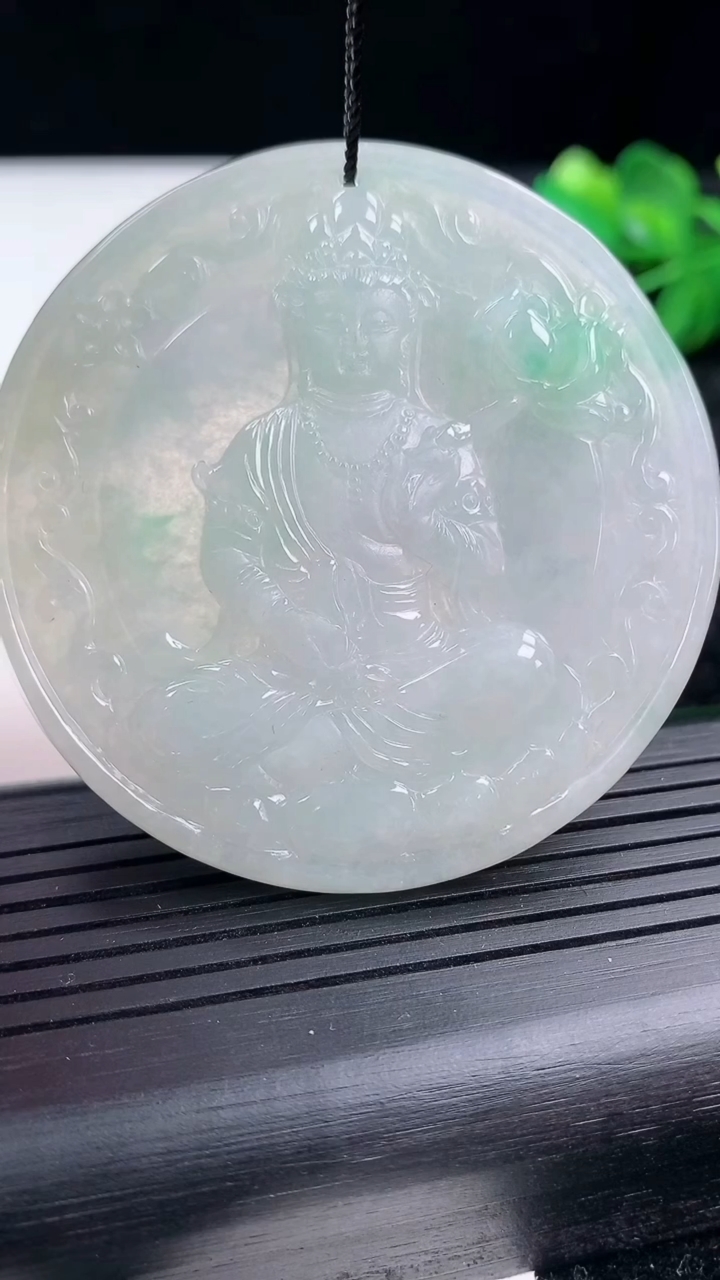 天然A货翡翠大势至菩萨吊坠尺寸56.5-5.5重量:30.46g
3月15日