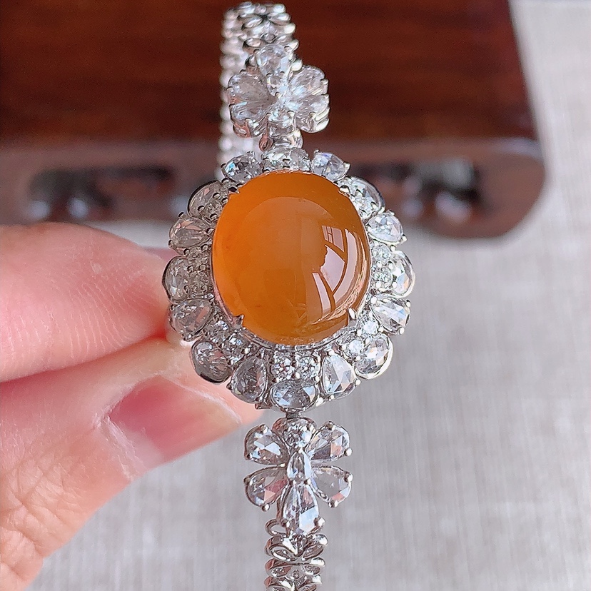 天然A货翡翠18K金伴钻镶嵌红翡蛋面戒指手链两用款 圈口17.3裸石
尺寸12.5-11mm 重量1