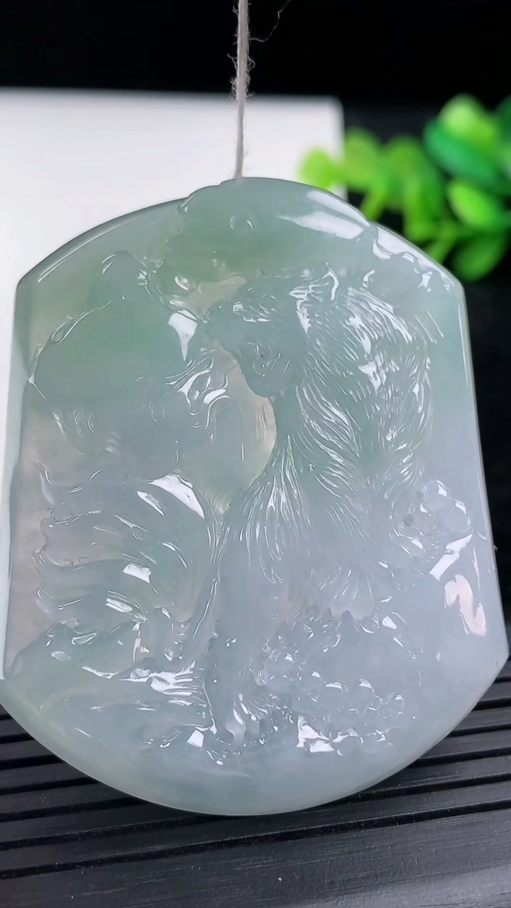 天然A货翡翠生肖虎吊坠尺寸53.5-44.3-6.1重量:34.18g
3月15日