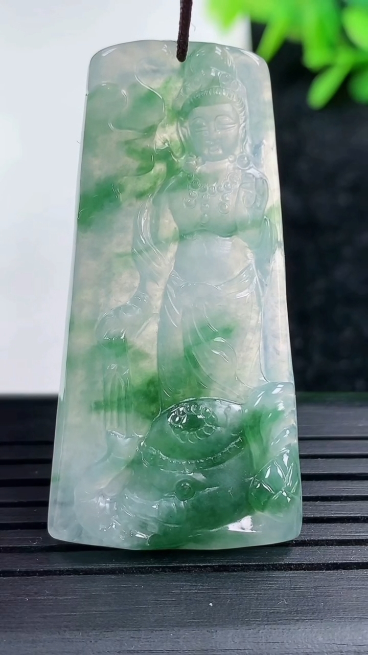 天然A货翡翠普贤菩萨吊坠尺寸45.8-23.6-4.2重量:9.93g
3月15日