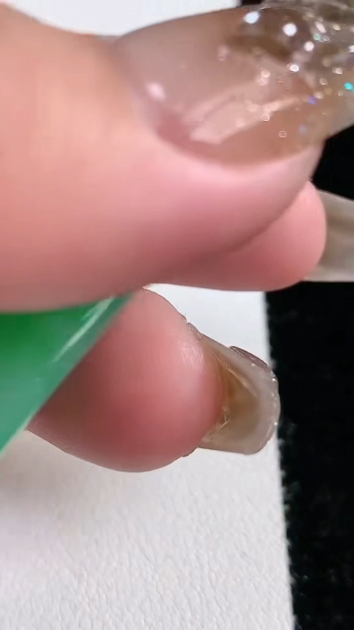 天然A货翡翠福瓜吊坠，尺寸51-23-10.8，重量:23.46g
3月15日