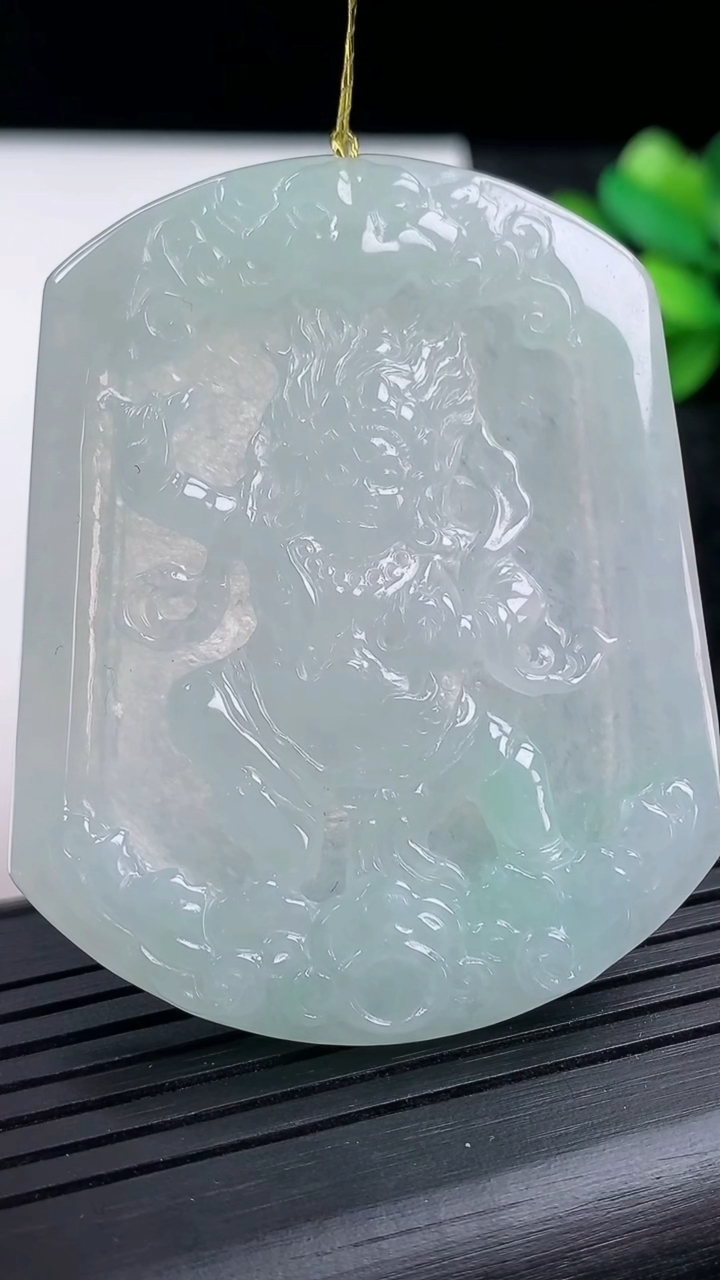 天然A货翡翠不动明王吊坠尺寸55.5-44.6-4.8重量:24.79g
3月15日