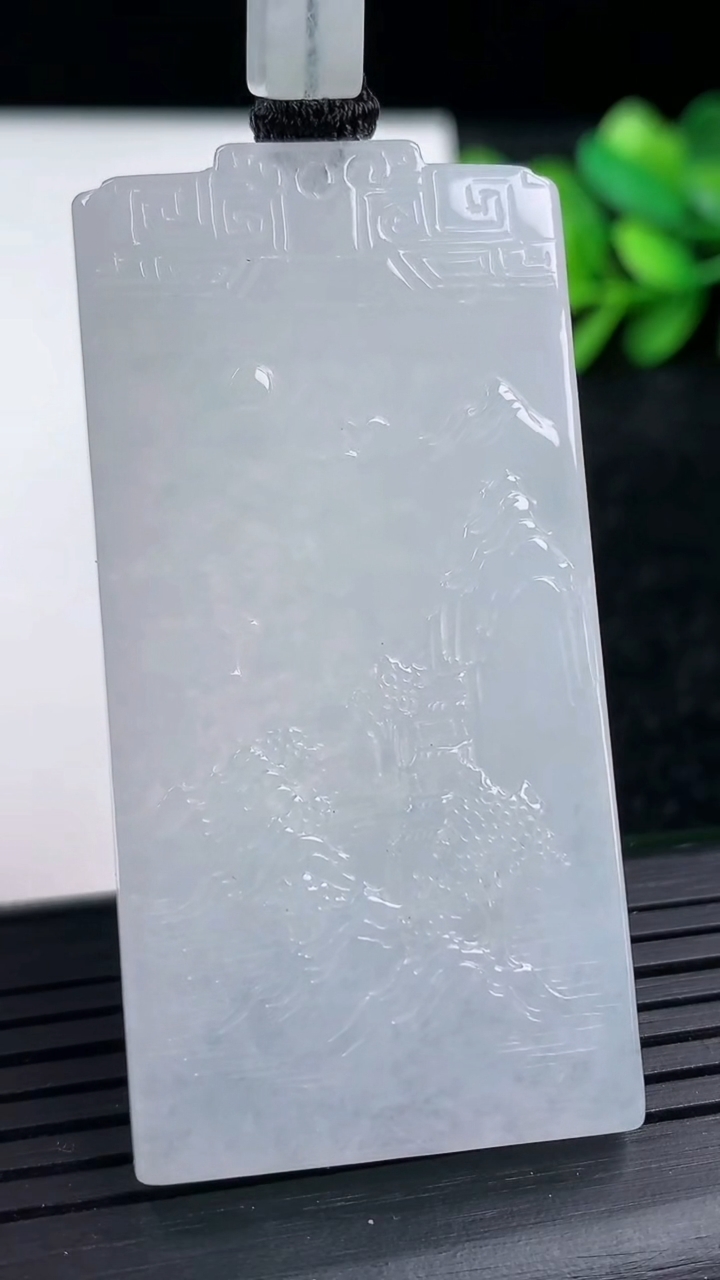 天然A货翡翠山水牌吊坠尺寸57-28.2-5.2重量:26.22g
3月15日