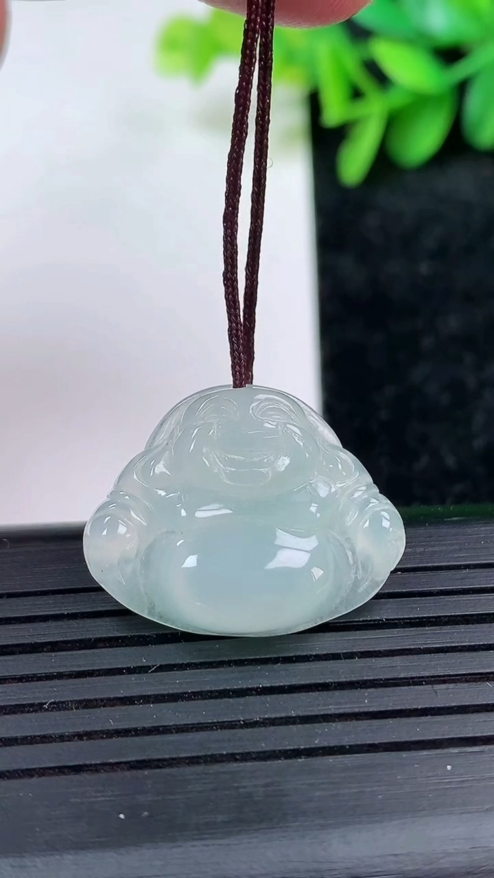 天然A货翡翠佛公吊坠尺寸19.1-24.3-4.4重量:3.22g
3月15日