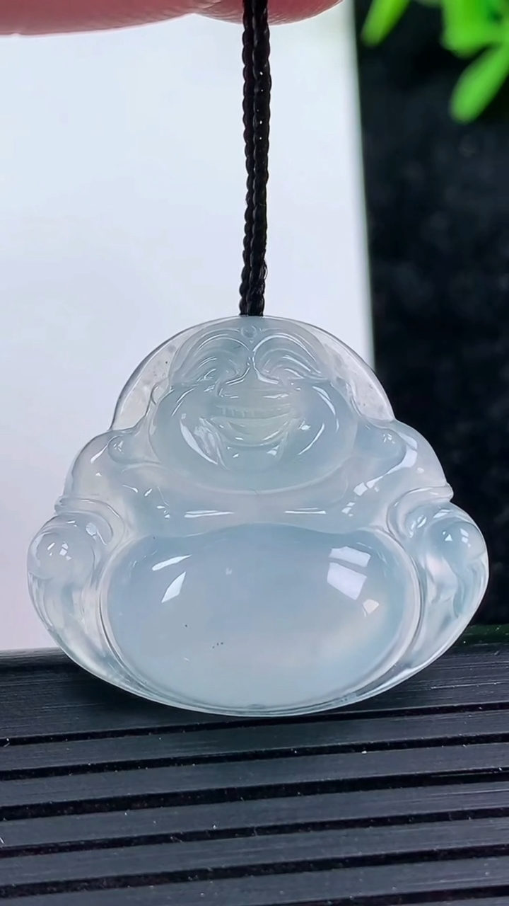 天然A货翡翠佛公吊坠尺寸24.6-28.2-5.5重量:5.81g
3月15日