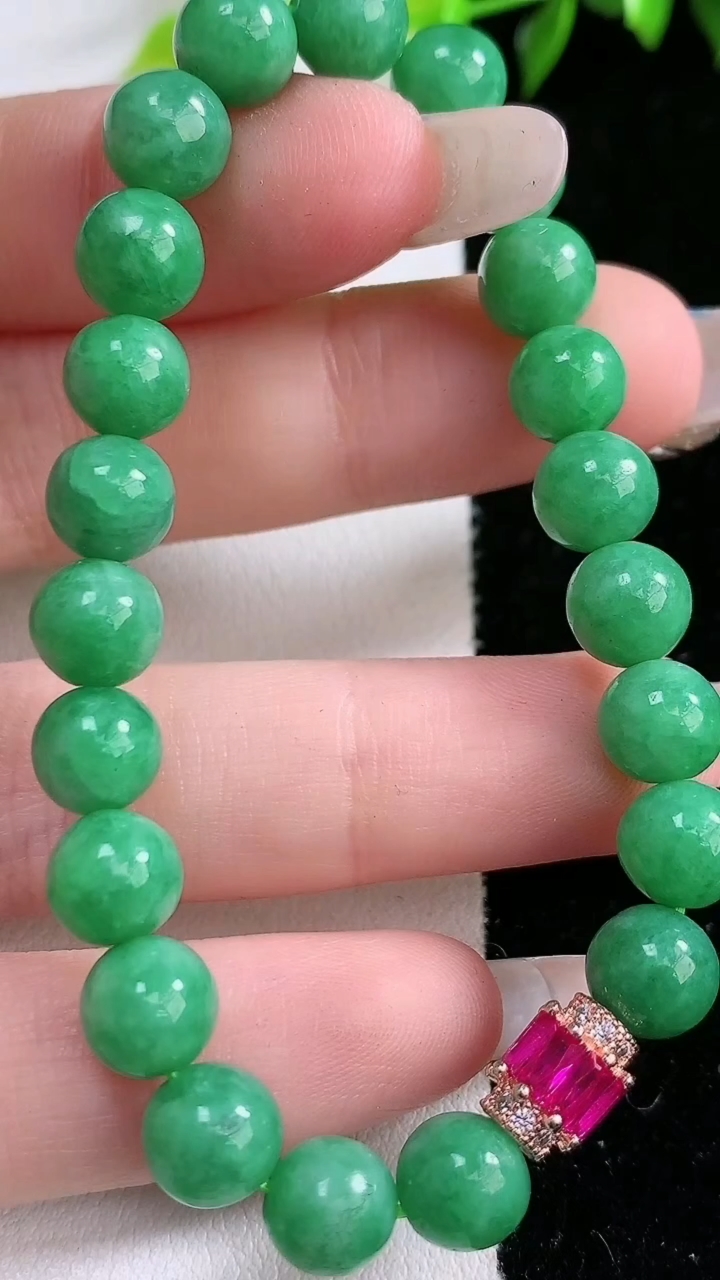 天然A货翡翠圆珠手串，尺寸7.5-22颗，重:16.68g3月15日
工厂直销收藏佳品,种好水足，色