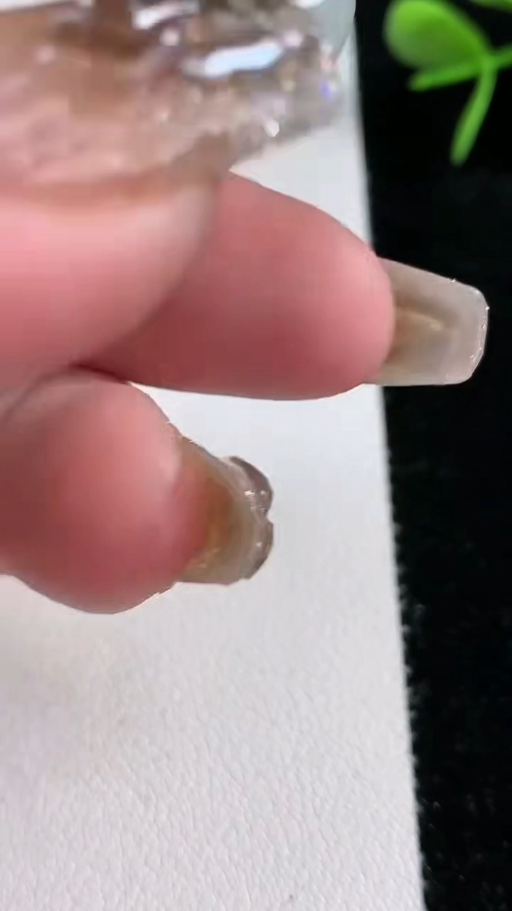 天然A货翡翠无相观音菩萨吊坠，尺寸59-32-11，重量:35.47g
3月15日