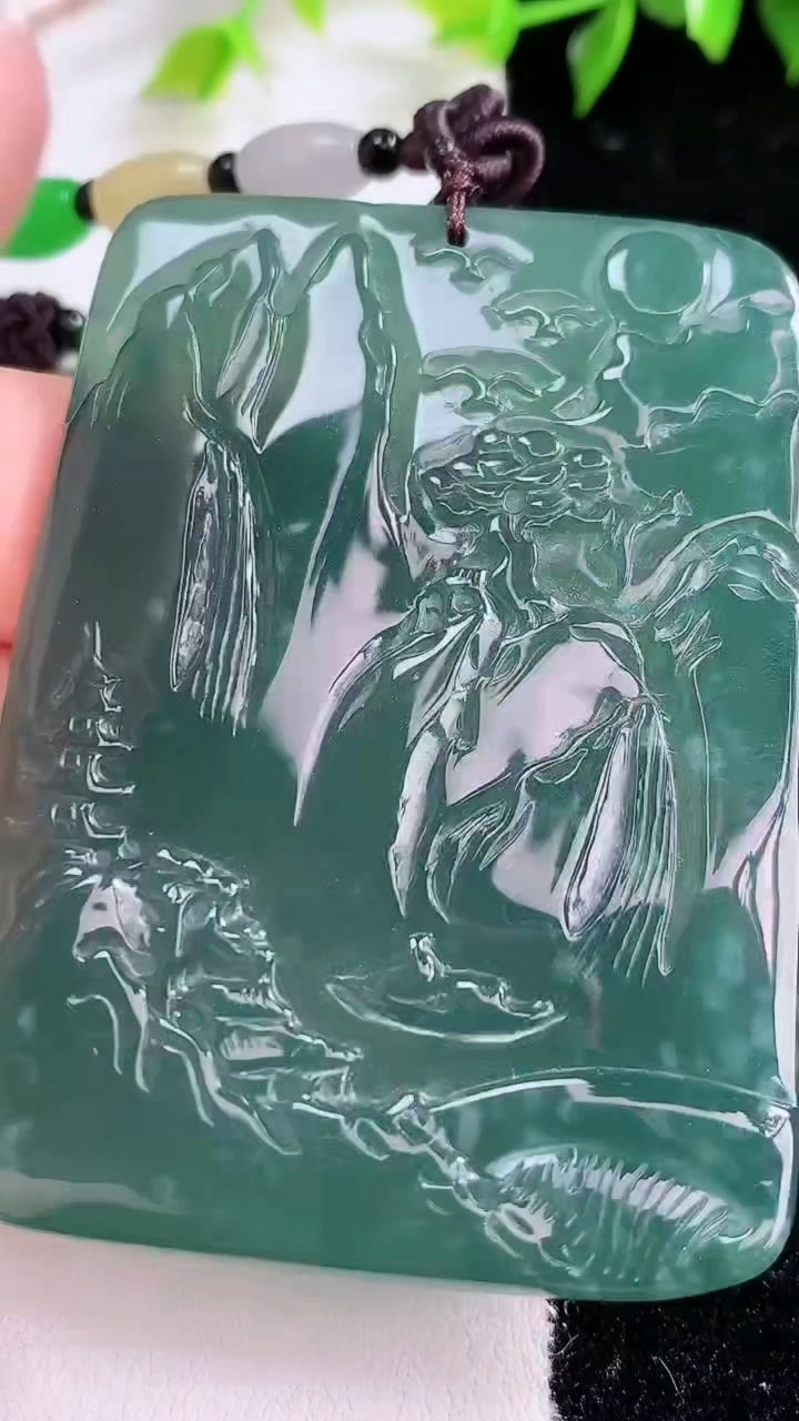 天然A货翡翠蓝水山水牌吊坠，尺寸60-45.5-5，重:35.90g
3月15日