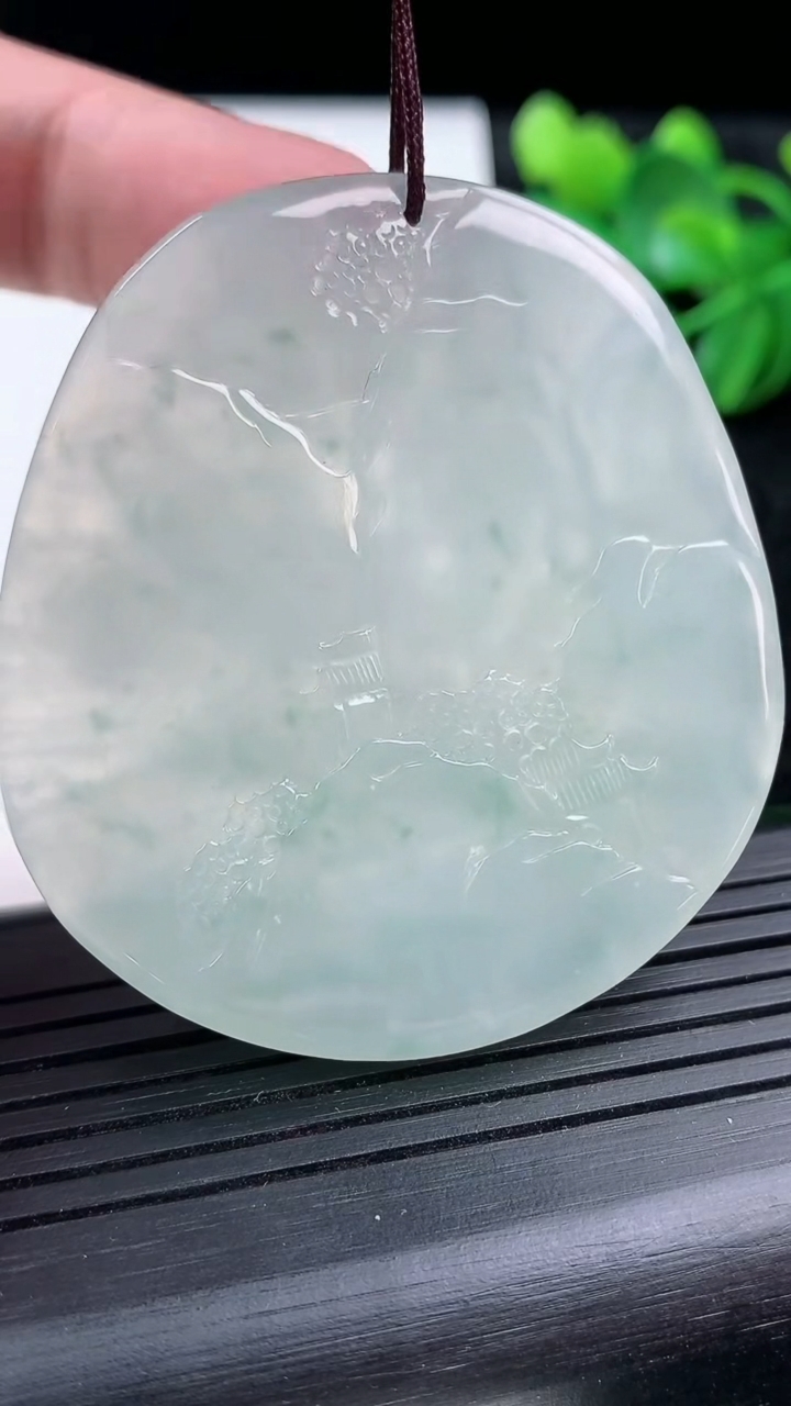 天然A货翡翠冰种飘花山水观音菩萨吊坠尺寸523-48-6.7重量:34.65g
3月15日