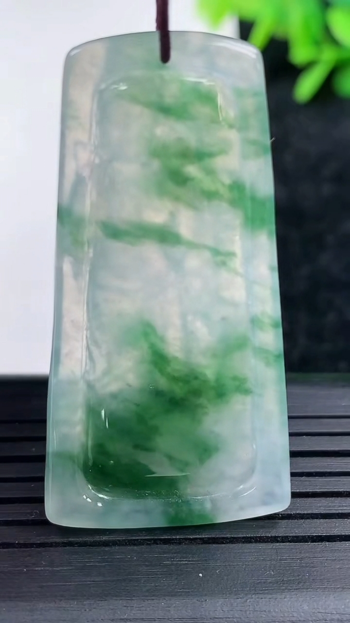 天然A货翡翠普贤菩萨吊坠尺寸45.8-23.6-4.2重量:9.93g
3月15日