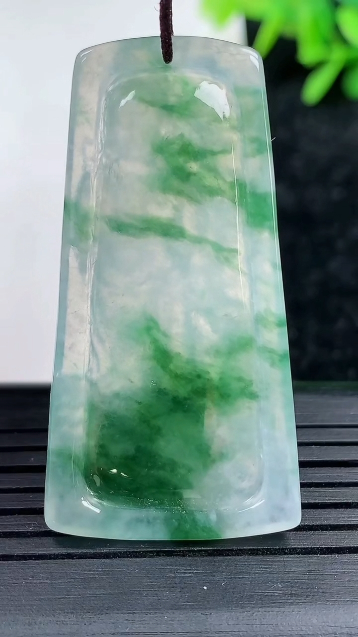 天然A货翡翠普贤菩萨吊坠尺寸45.8-23.6-4.2重量:9.93g
3月15日