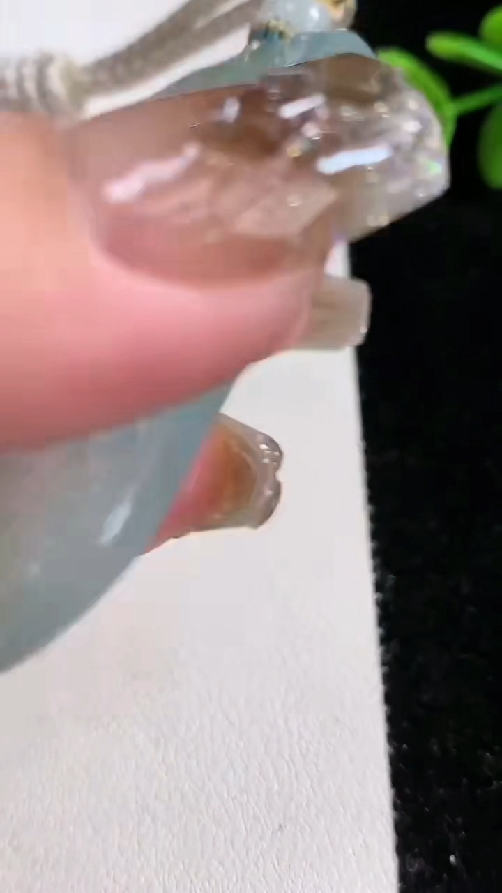 天然A货翡翠种飘花祥龙阿弥陀佛吊坠，尺寸67-48-5，重量:45.27g
3月15日