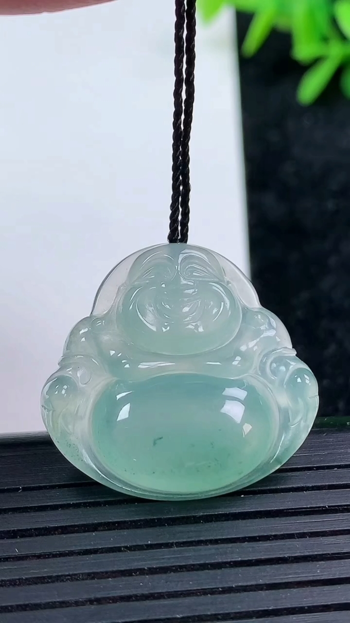 天然A货翡翠冰种飘花佛公吊坠尺寸24.8-26.8-5.3重量:5.27g
3月15日