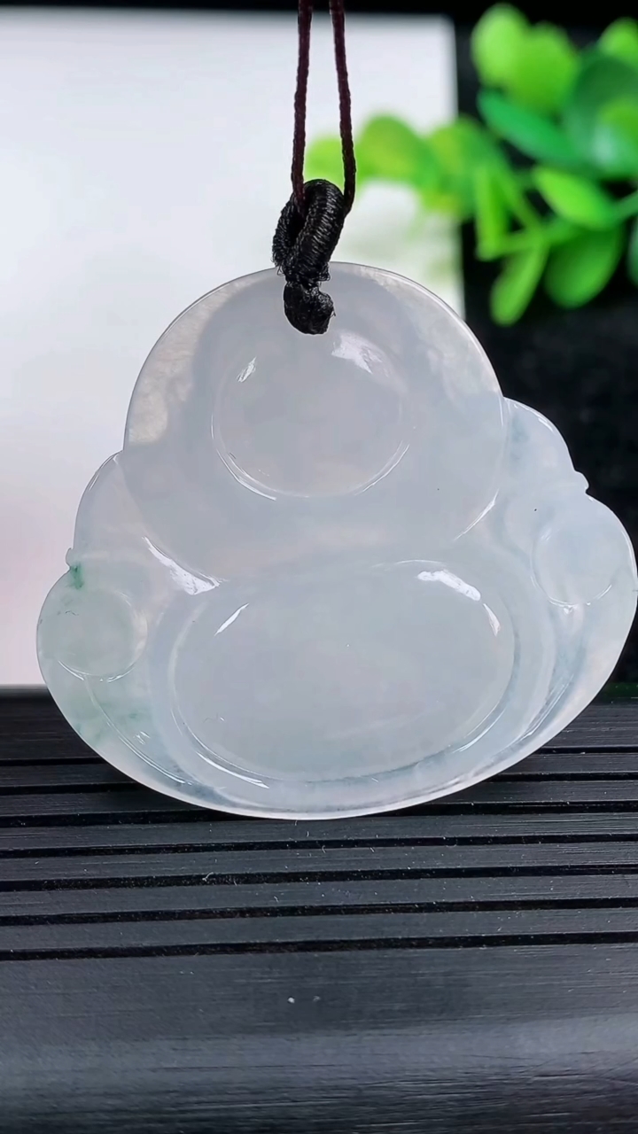 天然A货翡翠冰种飘花佛公吊坠尺寸37.4-40.4-5.6重量:13.76g
3月15日