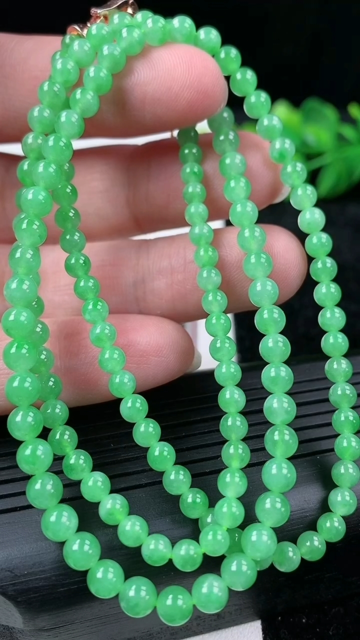 天然A货翡翠圆珠项链尺寸4-138颗重量:21.89g
3月15日