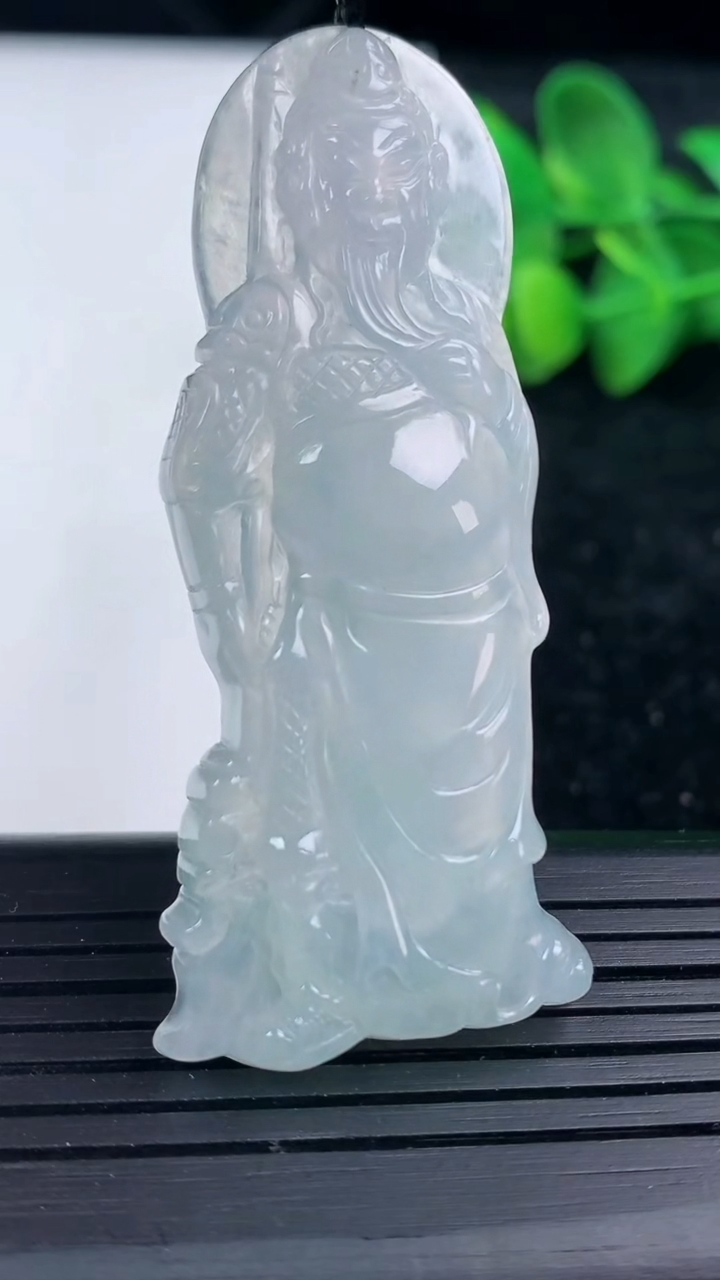 天然A货翡翠关公吊坠尺寸56.8-21-4.4重量:12.82g
3月15日