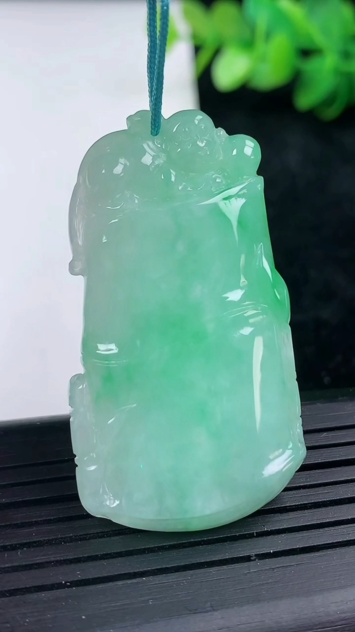 天然A货翡翠节节高升 竹节吊坠尺寸46.4-26.1-6重量:17.01g
3月15日