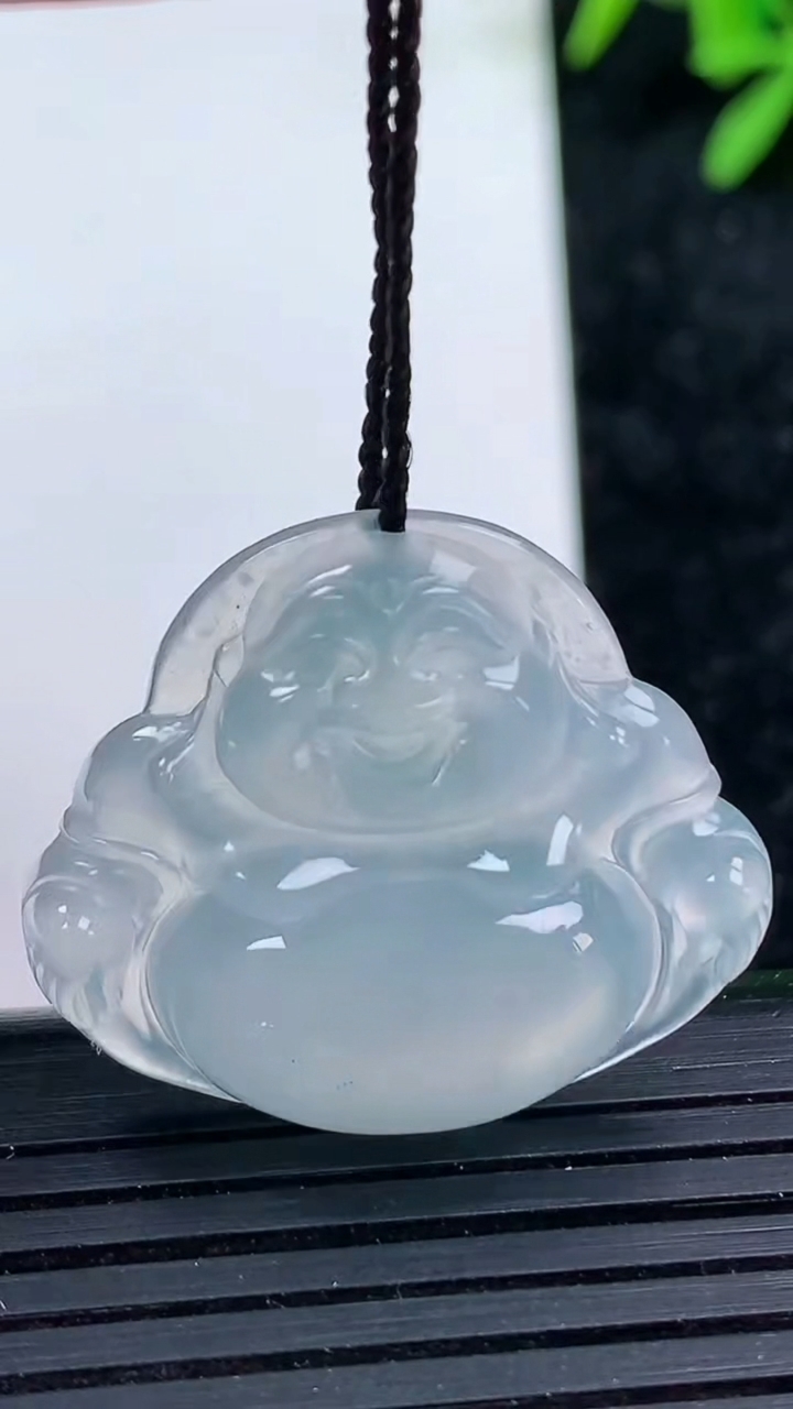 天然A货翡翠佛公吊坠尺寸24.6-28.2-5.5重量:5.81g
3月15日