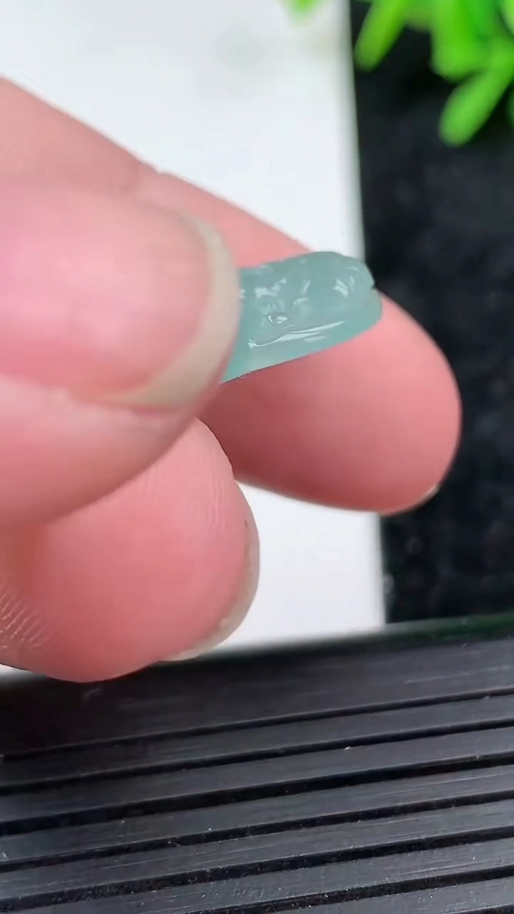 天然A货翡翠财神爷吊坠尺寸32.6-20.4-4.2重量:5.57g
3月15日