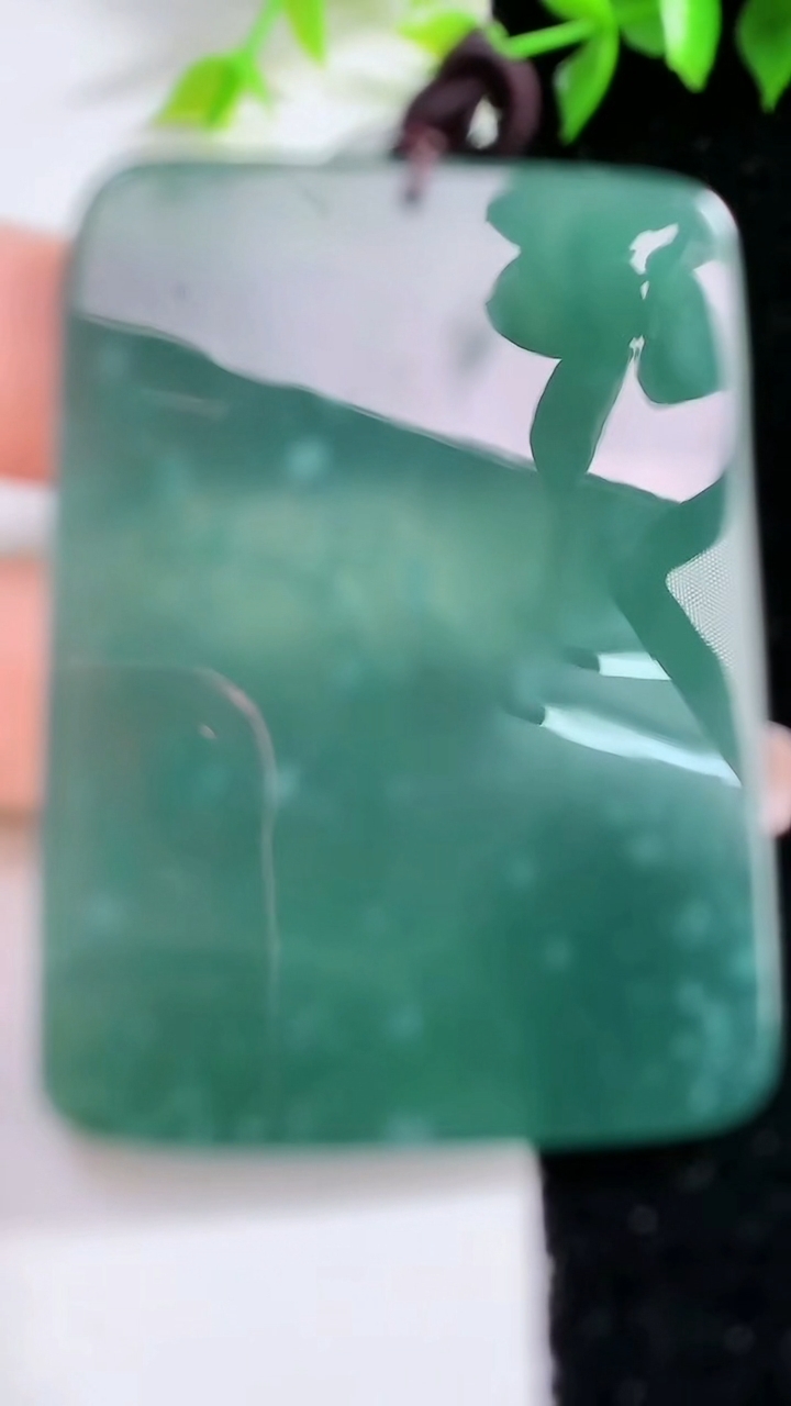 天然A货翡翠蓝水山水牌吊坠，尺寸60-45.5-5，重:35.90g
3月15日