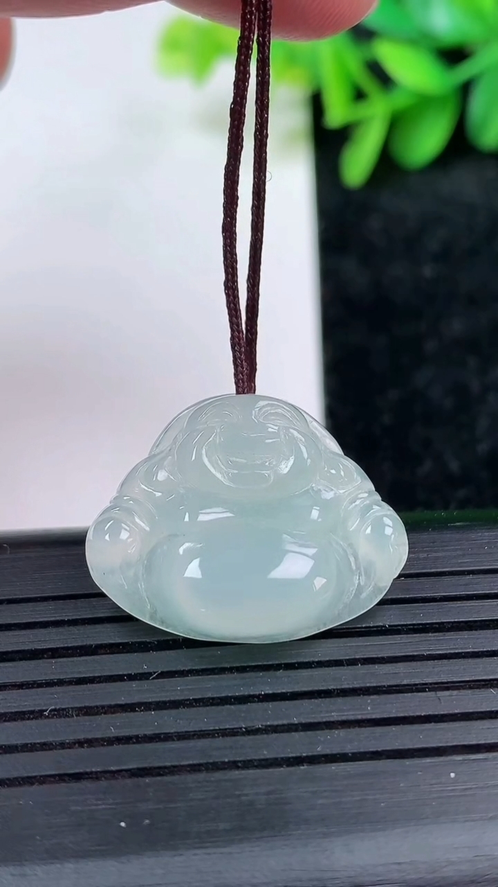 天然A货翡翠佛公吊坠尺寸19.1-24.3-4.4重量:3.22g
3月15日