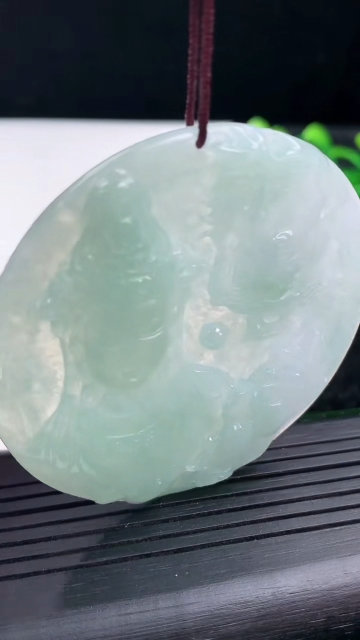 天然A货翡翠祥龙观音菩萨吊坠尺寸55.9-4.2重量:26.16g
3月15日