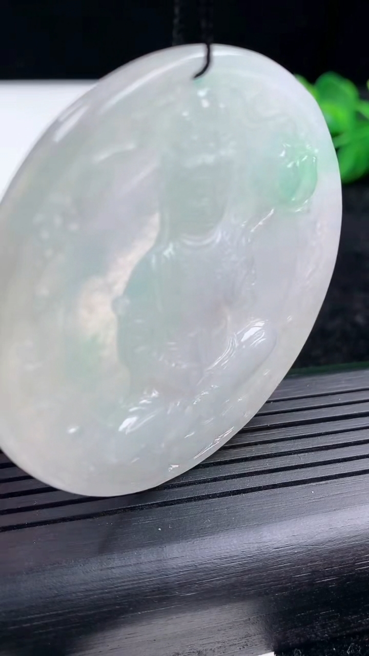 天然A货翡翠大势至菩萨吊坠尺寸56.5-5.5重量:30.46g
3月15日