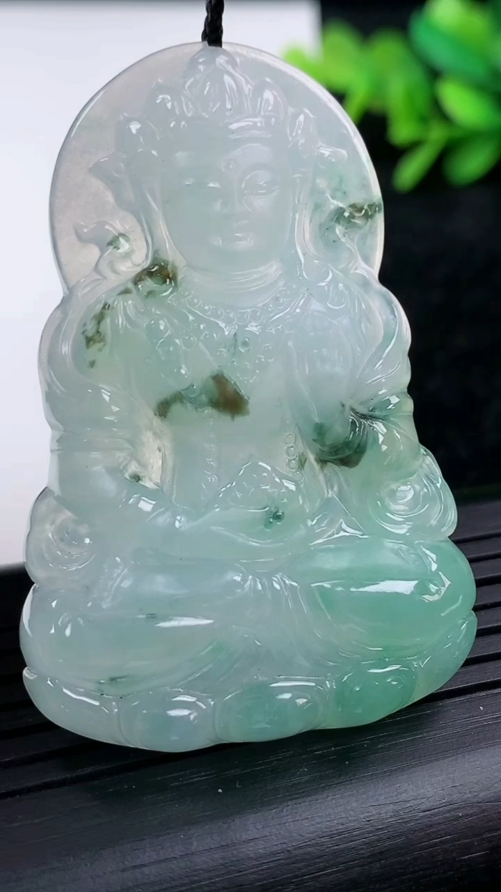 天然A货翡翠度母观音吊坠尺寸53.2-35.6-5.2重量:18.41g
3月15日