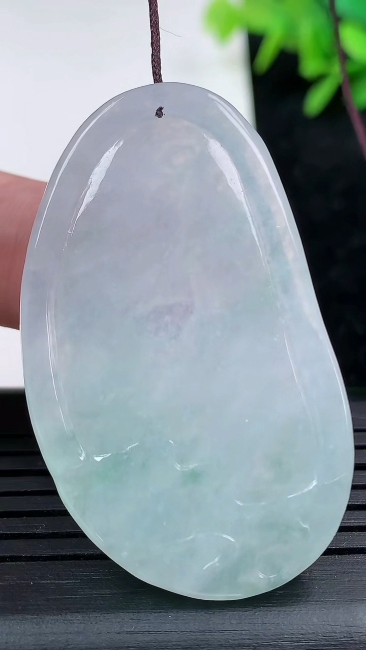 天然A货翡翠飘花普贤菩萨吊坠尺寸46.9-28-5重量:13.08g
3月15日