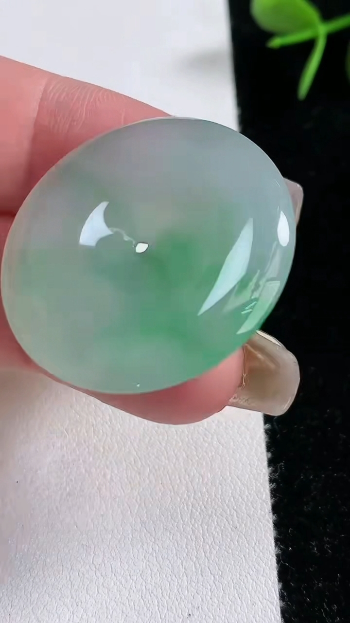 天然A货翡翠平安扣吊坠，尺寸32-5.5，重量:11.50g
3月15日