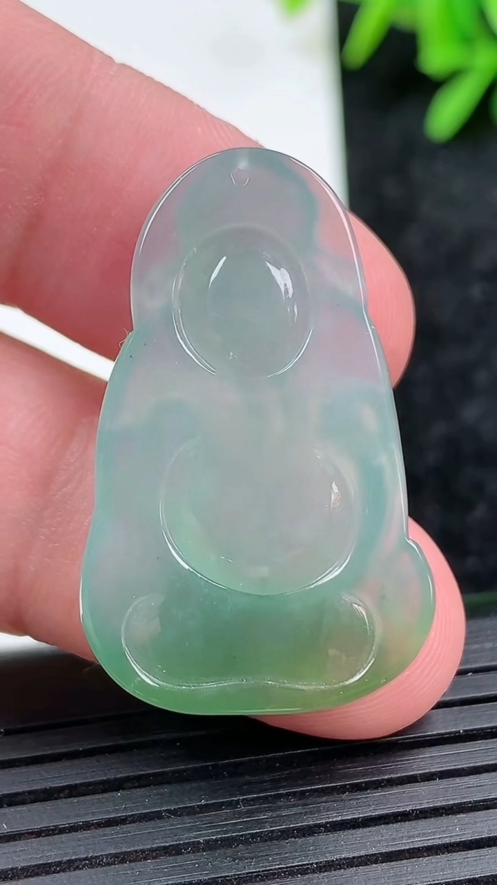 天然A货翡翠财神爷吊坠尺寸32.6-20.4-4.2重量:5.57g
3月15日