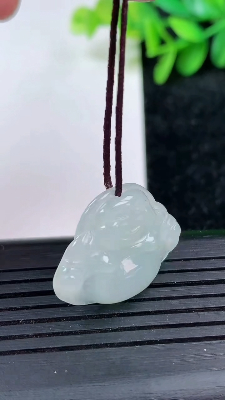 天然A货翡翠佛公吊坠尺寸19.1-24.3-4.4重量:3.22g
3月15日