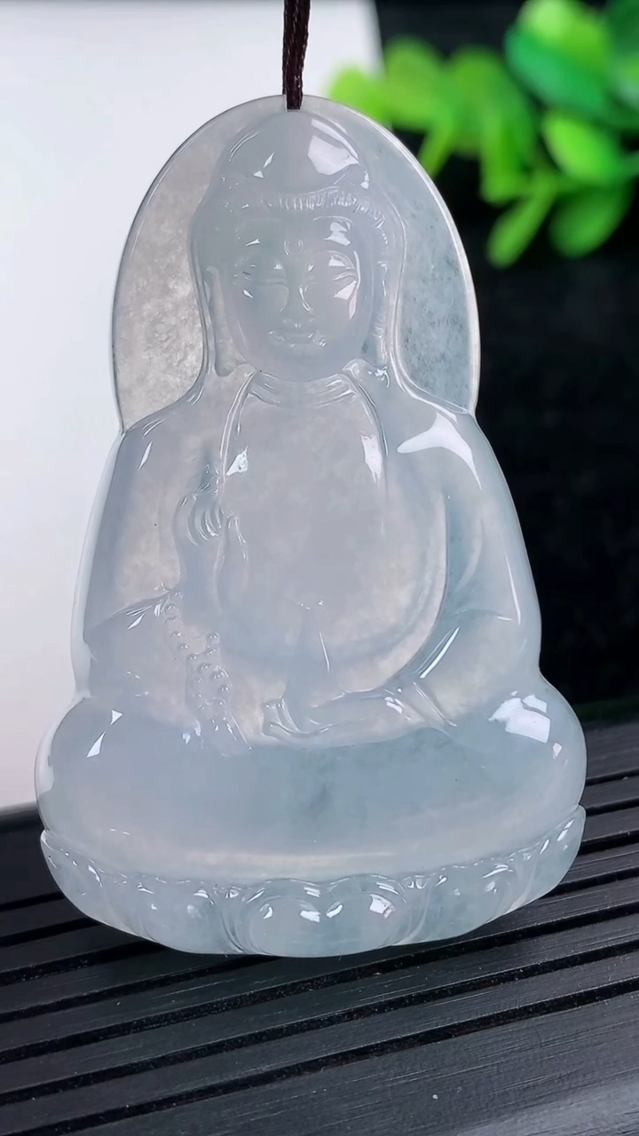 天然A货翡翠素衣观音菩萨吊坠尺寸53-34.4-5.2重量:18.68g
3月15日