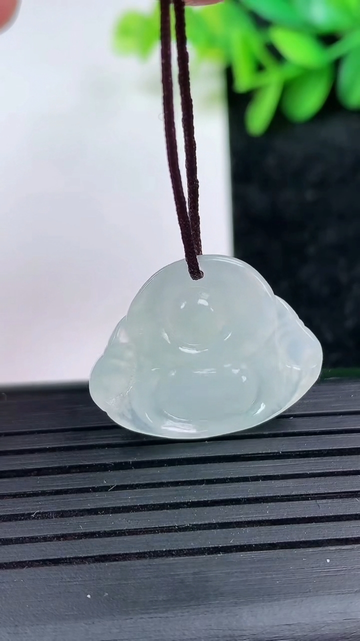 天然A货翡翠佛公吊坠尺寸19.1-24.3-4.4重量:3.22g
3月15日