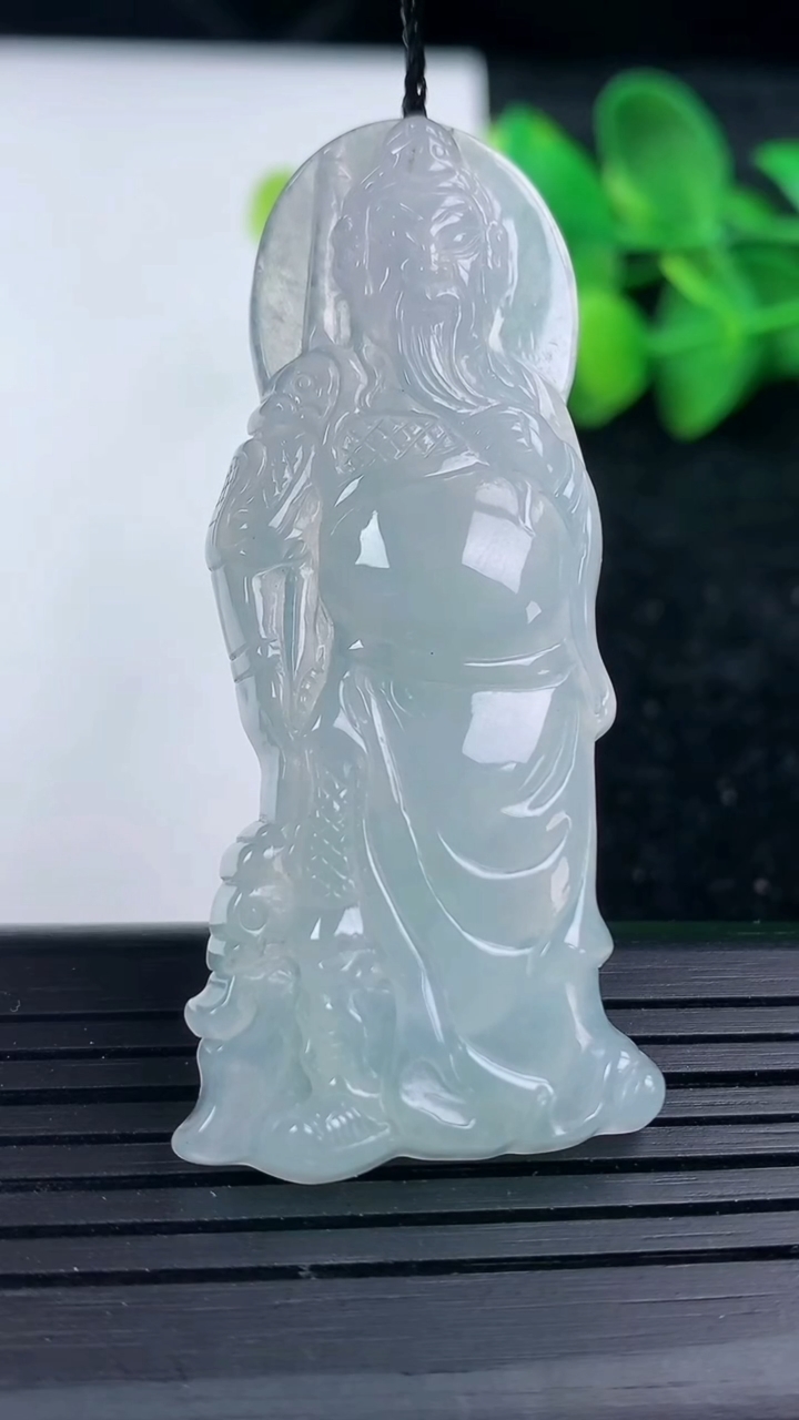 天然A货翡翠关公吊坠尺寸56.8-21-4.4重量:12.82g
3月15日