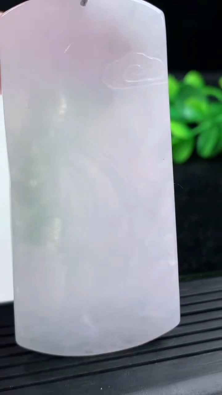 天然A货翡翠千手观音吊坠尺寸70.4-33.7-4.9重量:29.80g
3月15日