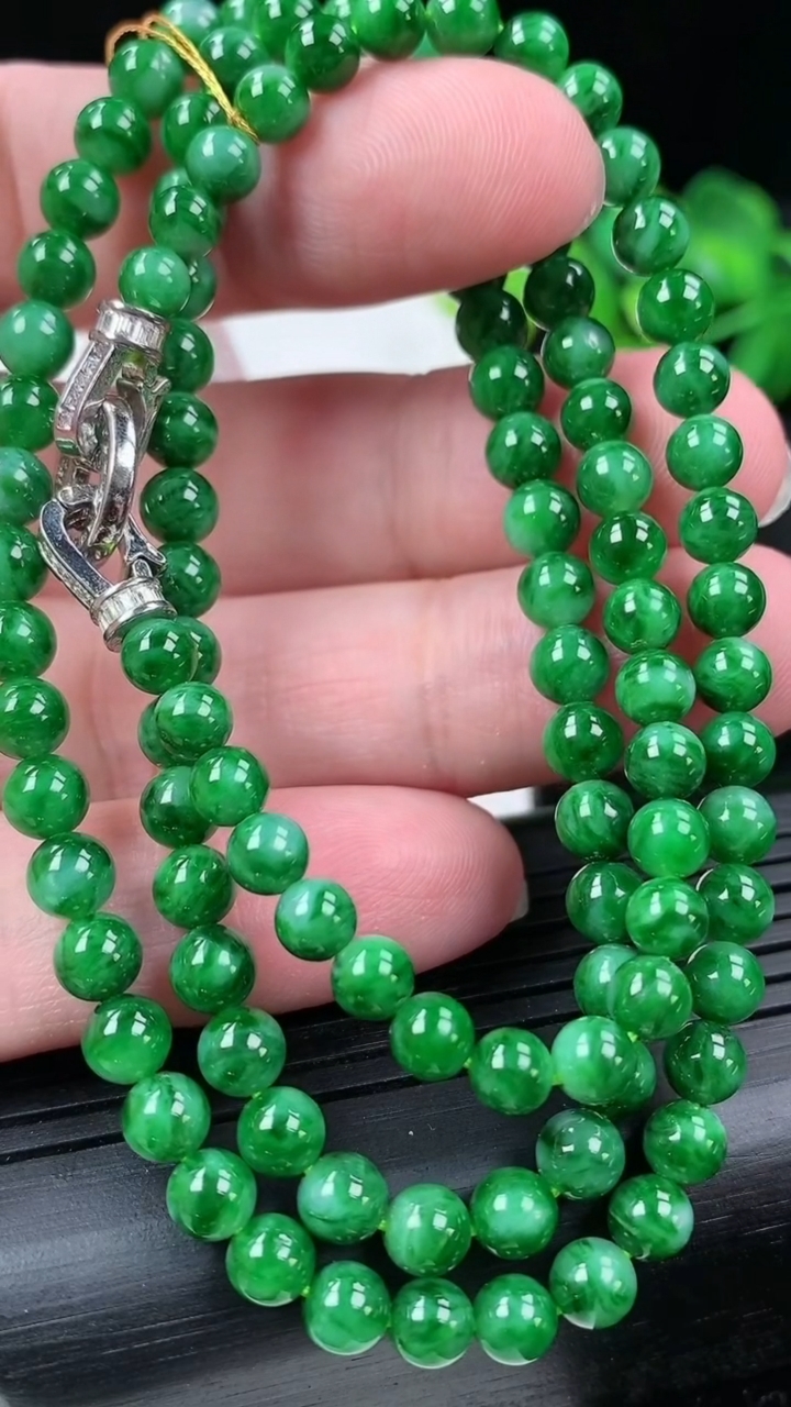 天然A货翡翠圆珠项链尺寸4.9-108颗重量:26.32g3月15日
工厂直销收藏佳品,种好水足，色