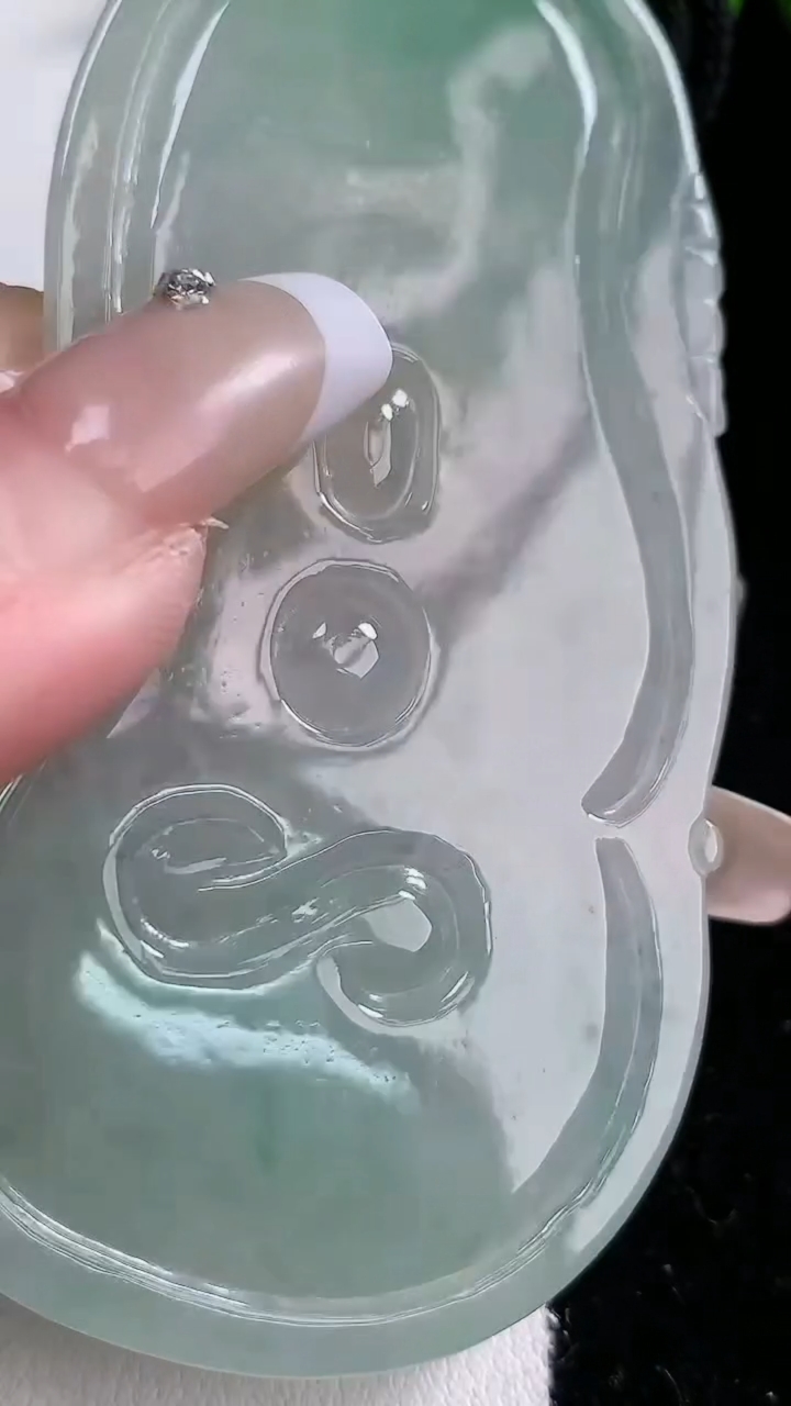 天然A货翡翠普贤菩萨吊坠，尺寸83-40.3-5.4，重:37.72g
3月15日