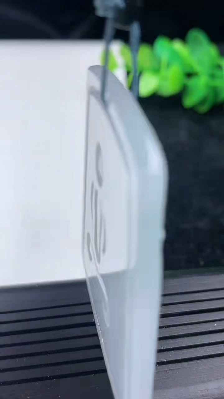 天然A货翡翠观音菩萨吊坠尺寸53.2-44.7-5.2重量:27.19g
3月15日